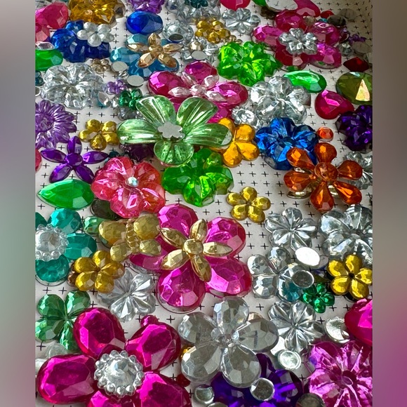 200+ JEWELS LARGE MED SM GEMS SPARKLES FLAT BACKS MIXED LOT DIY CRAFTING BULK - Picture 4 of 16